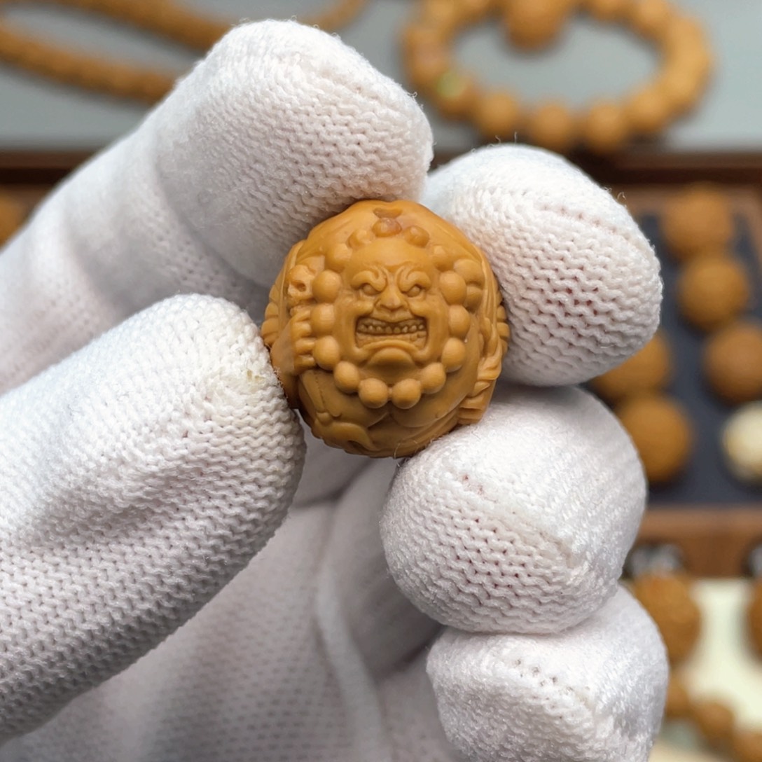 猴头核桃吊坠抓财僧王