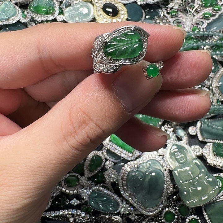 翡翠未镶嵌颈饰天然Ａ货翡翠放漏