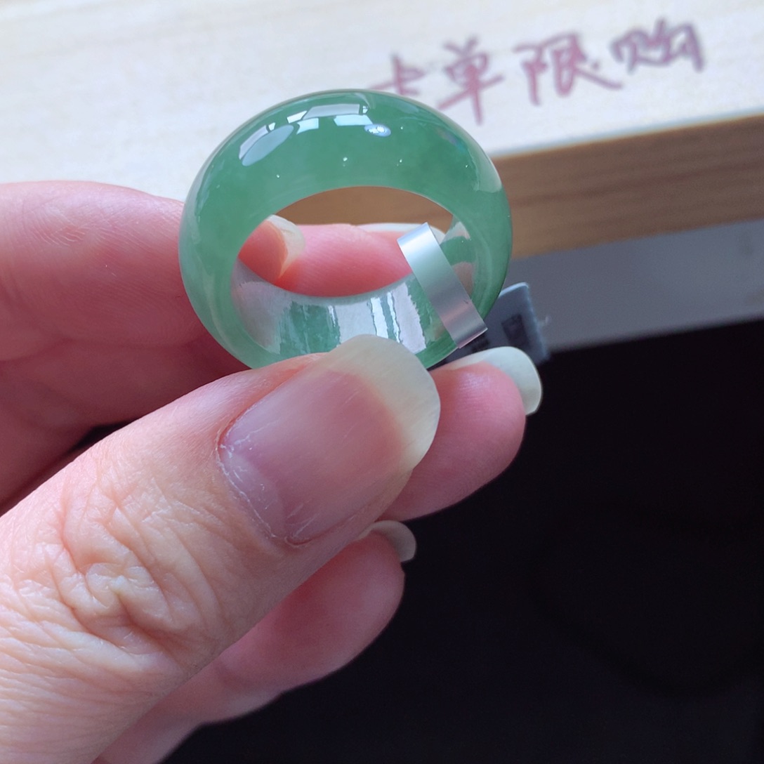 翡翠颈饰未镶嵌吊坠