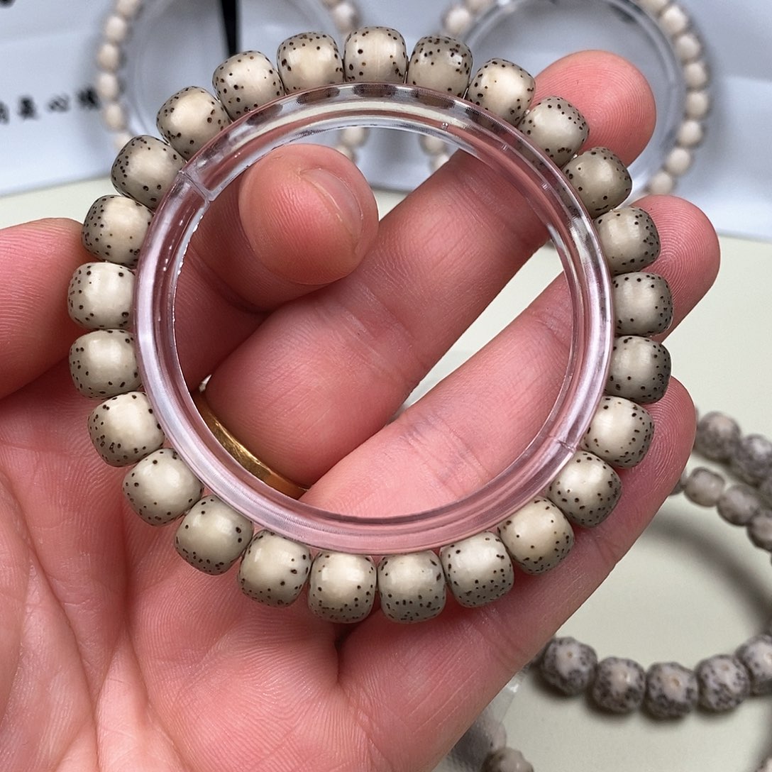 星月菩提手串D****6石玉料河豚