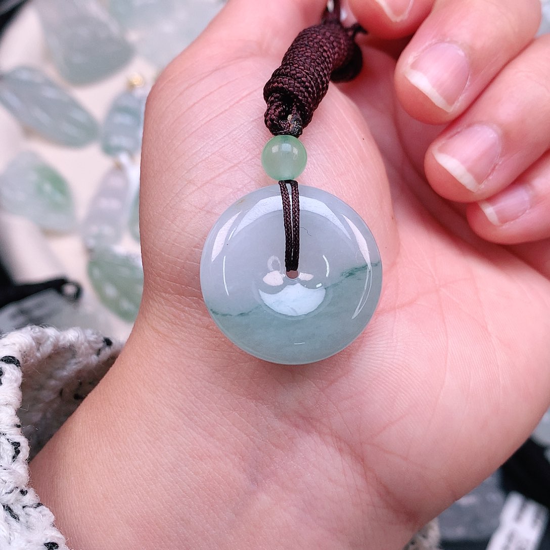 翡翠颈饰未镶嵌扣子