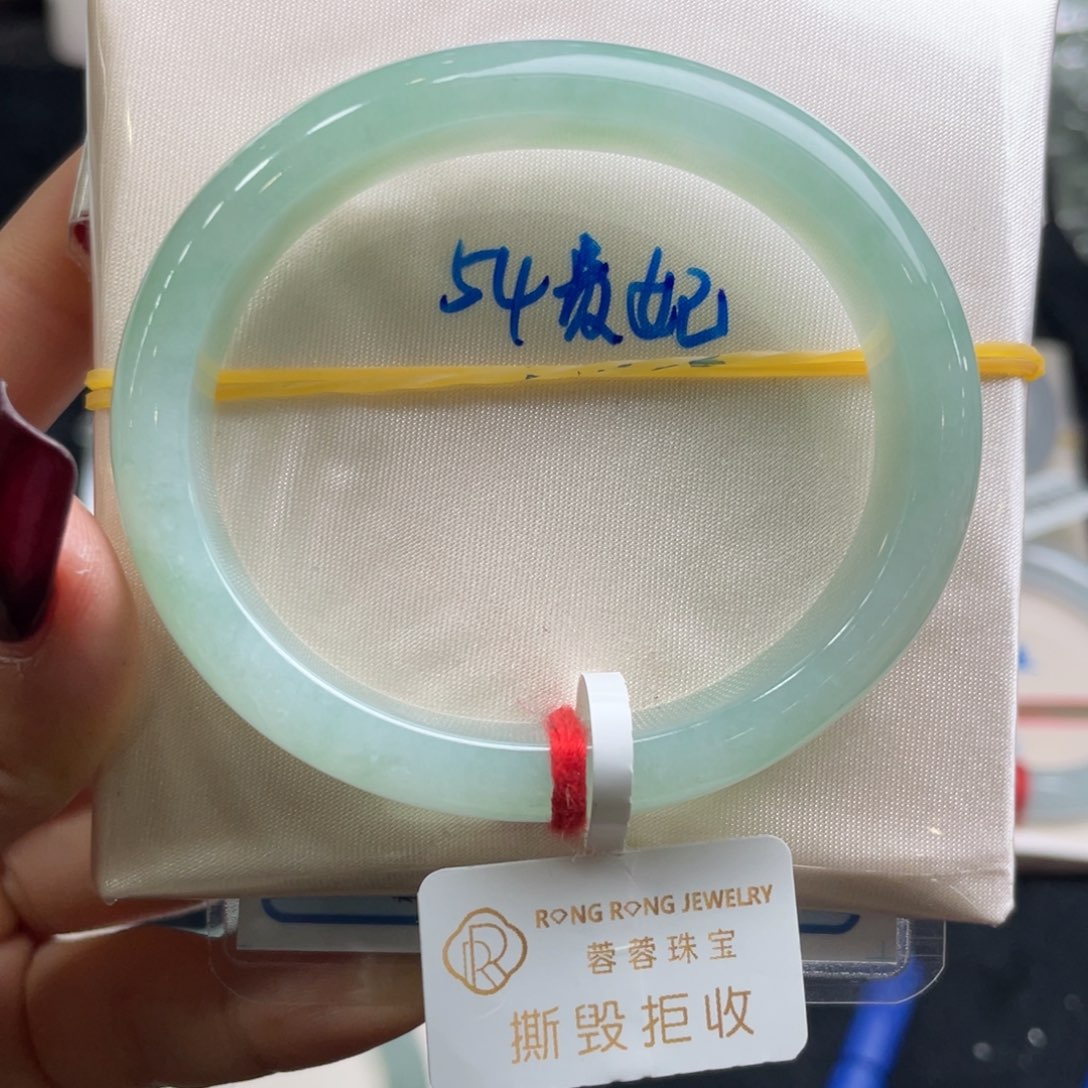 翡翠手镯未镶嵌翡翠手镯