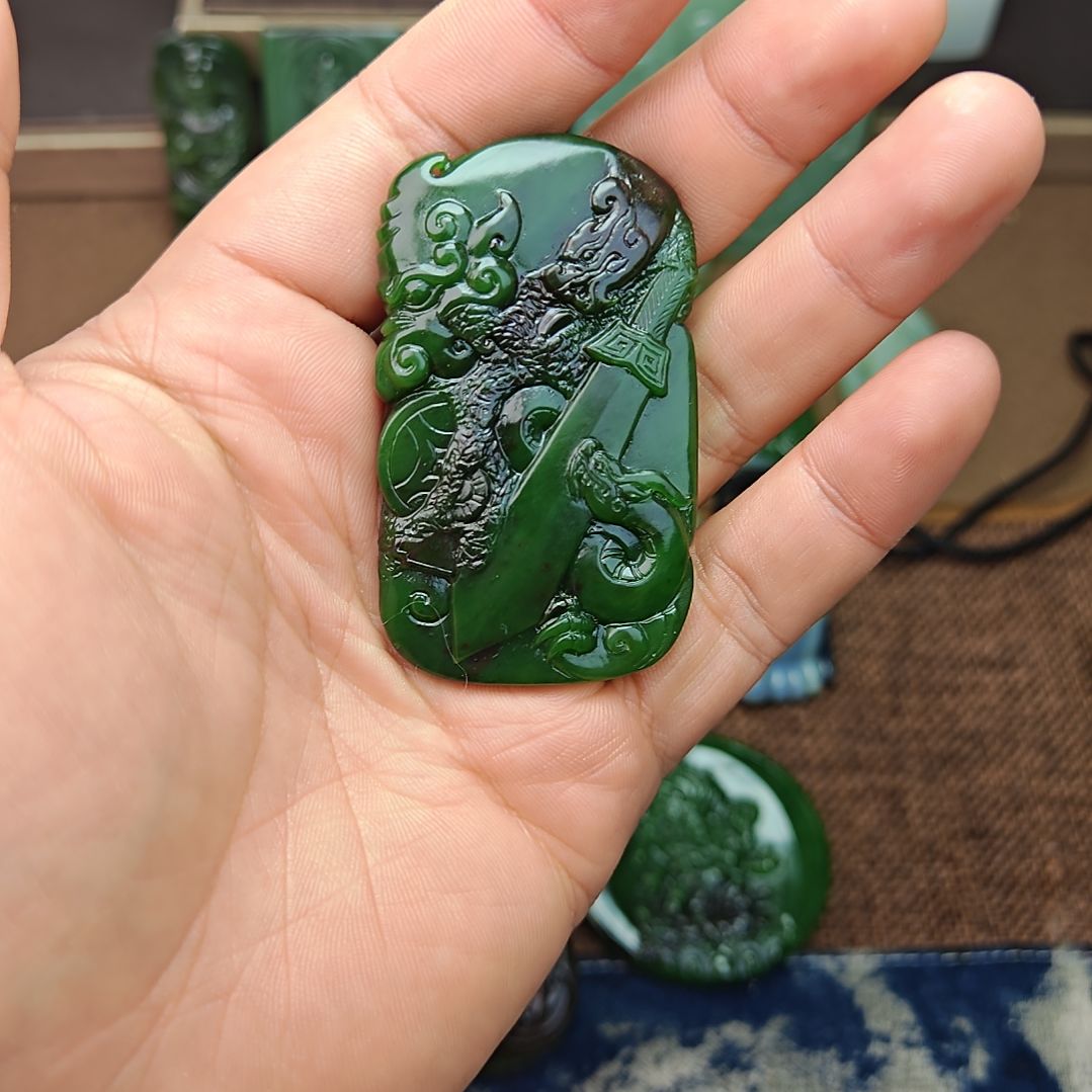 等***等和田玉未镶嵌挂件