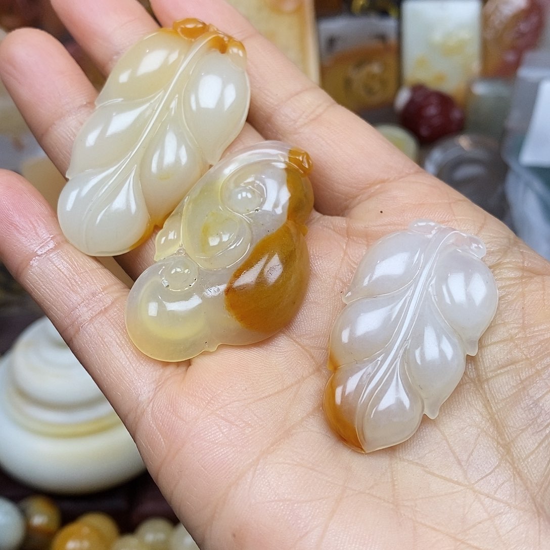 石英质玉（黄龙玉）颈饰未镶嵌