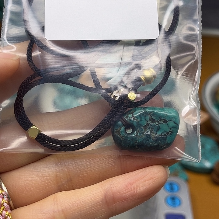 小***哥绿松石未镶嵌颈饰