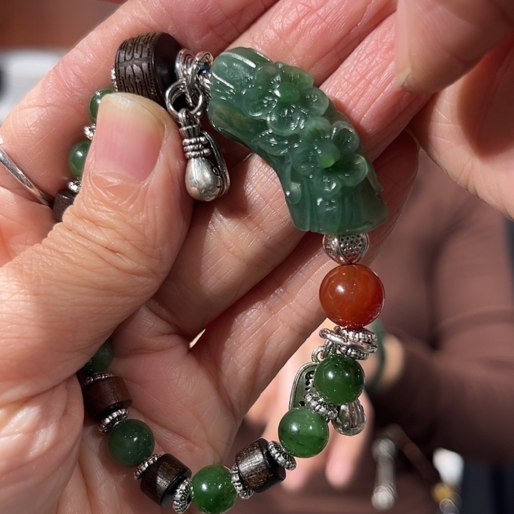 吊坠(赠链)未镶嵌和田玉（碧玉）