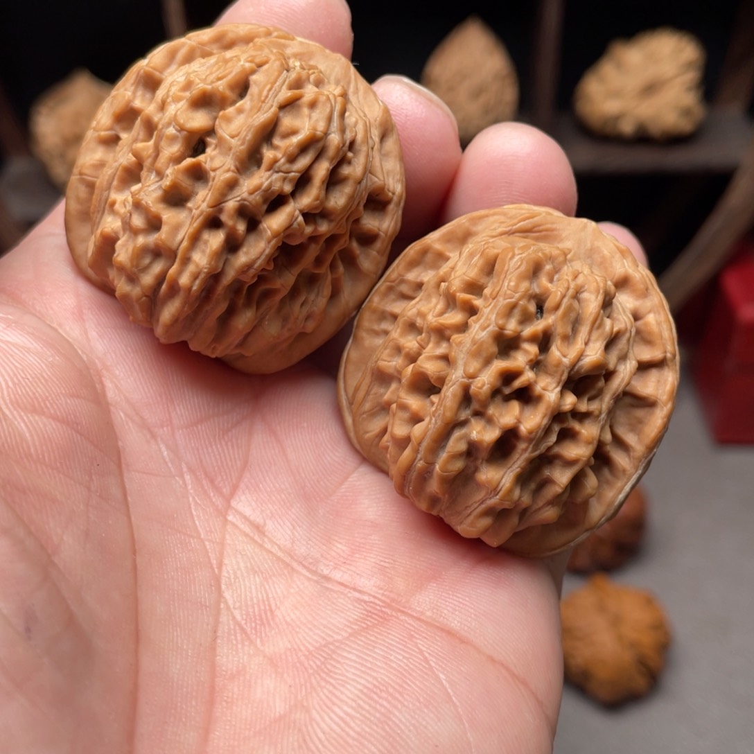 桃核把件40全品山地楼