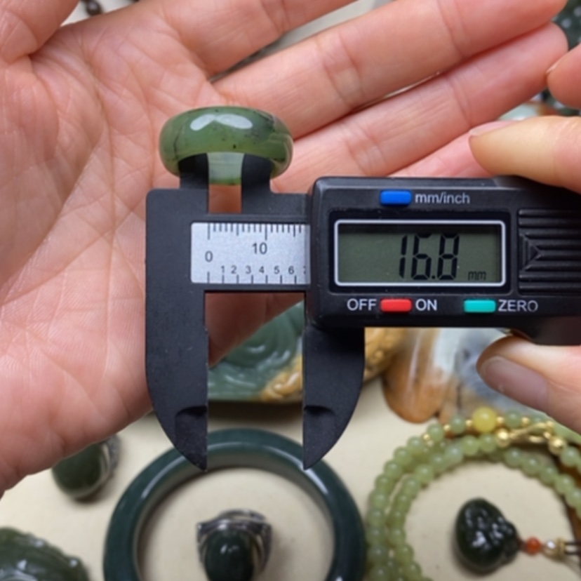 【闪购商品】未镶嵌岫岩老玉（透闪石质玉）挂件