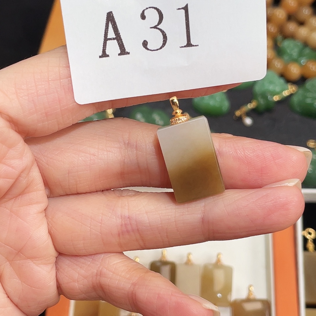 佳****和田玉未镶嵌珠宝半成品A31