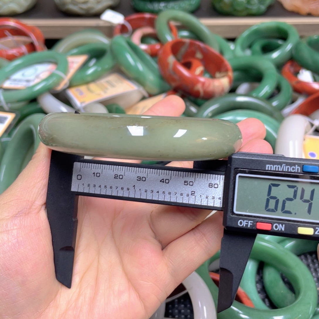 石英质玉未镶嵌手镯