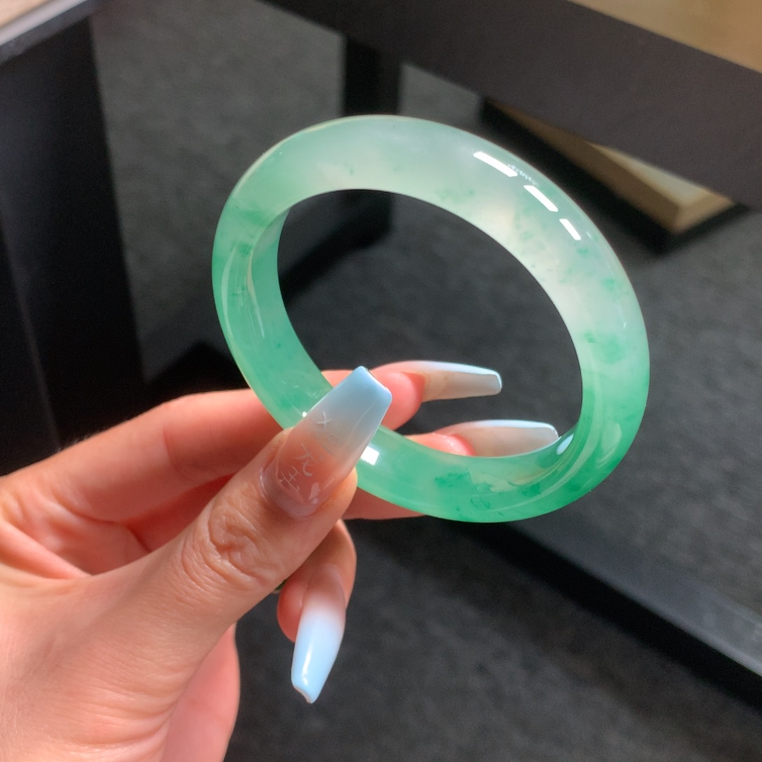 石英质玉手镯未镶嵌夏****本