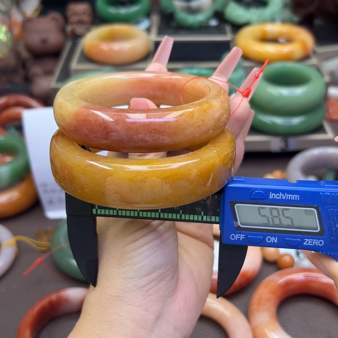 未镶嵌手镯石英岩玉