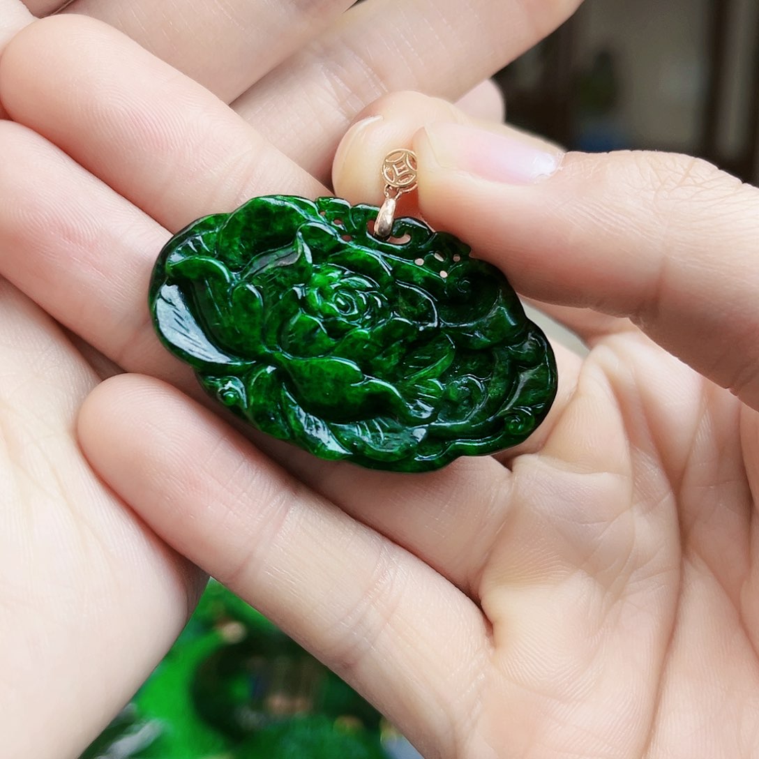 翡翠颈饰18K金镶嵌吊坠