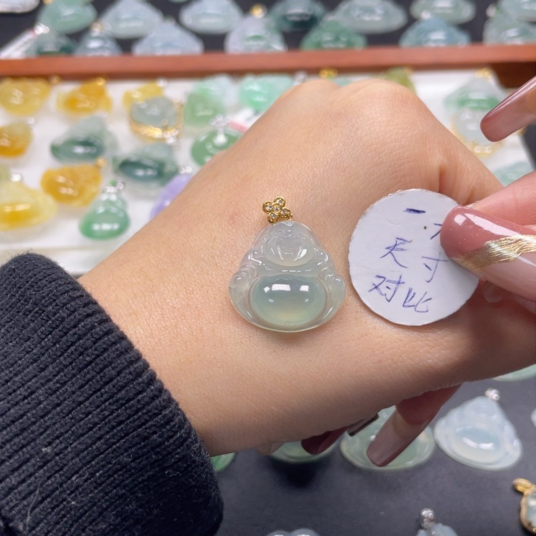 翡翠颈饰未镶嵌翡翠