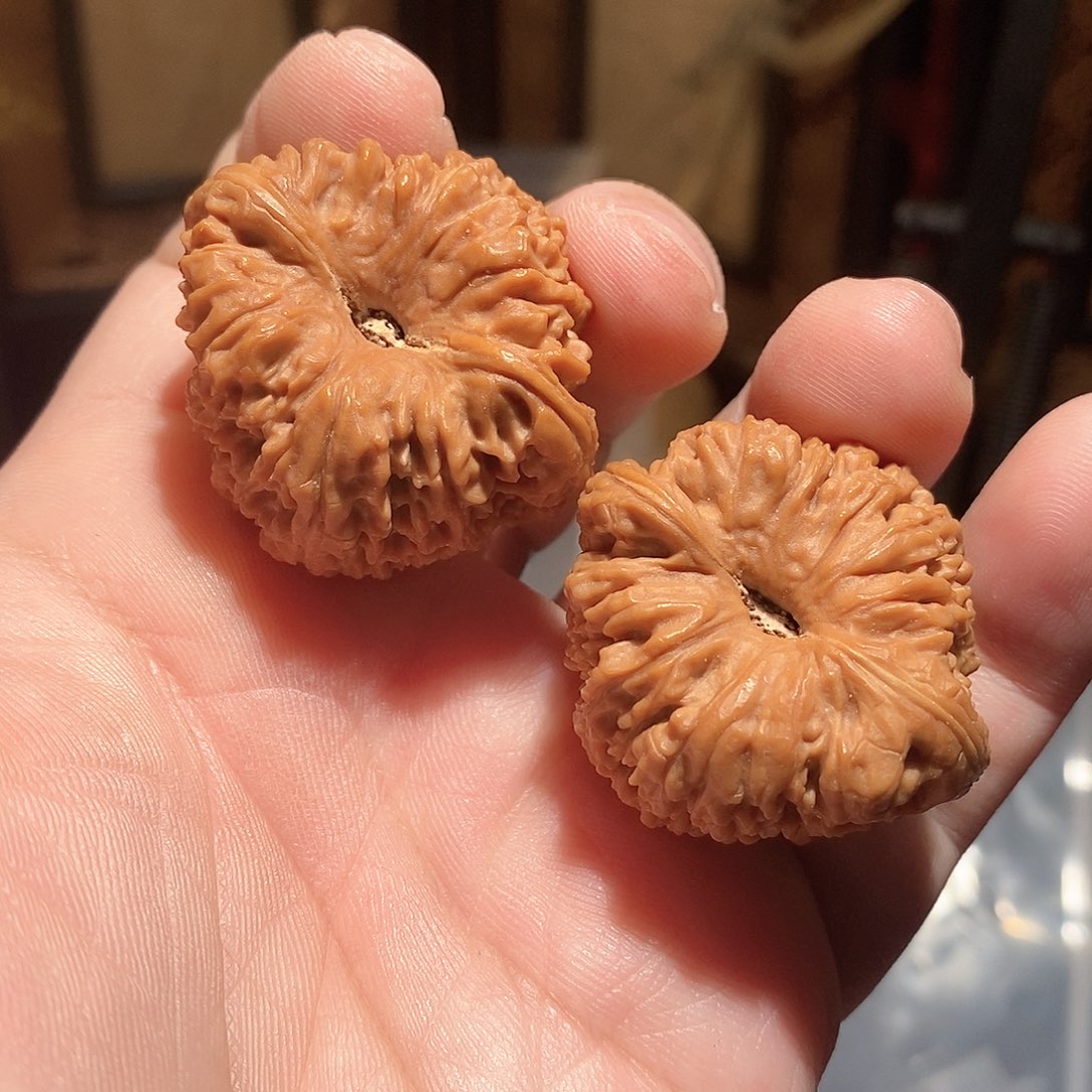 文玩核桃把件38凹底南疆石