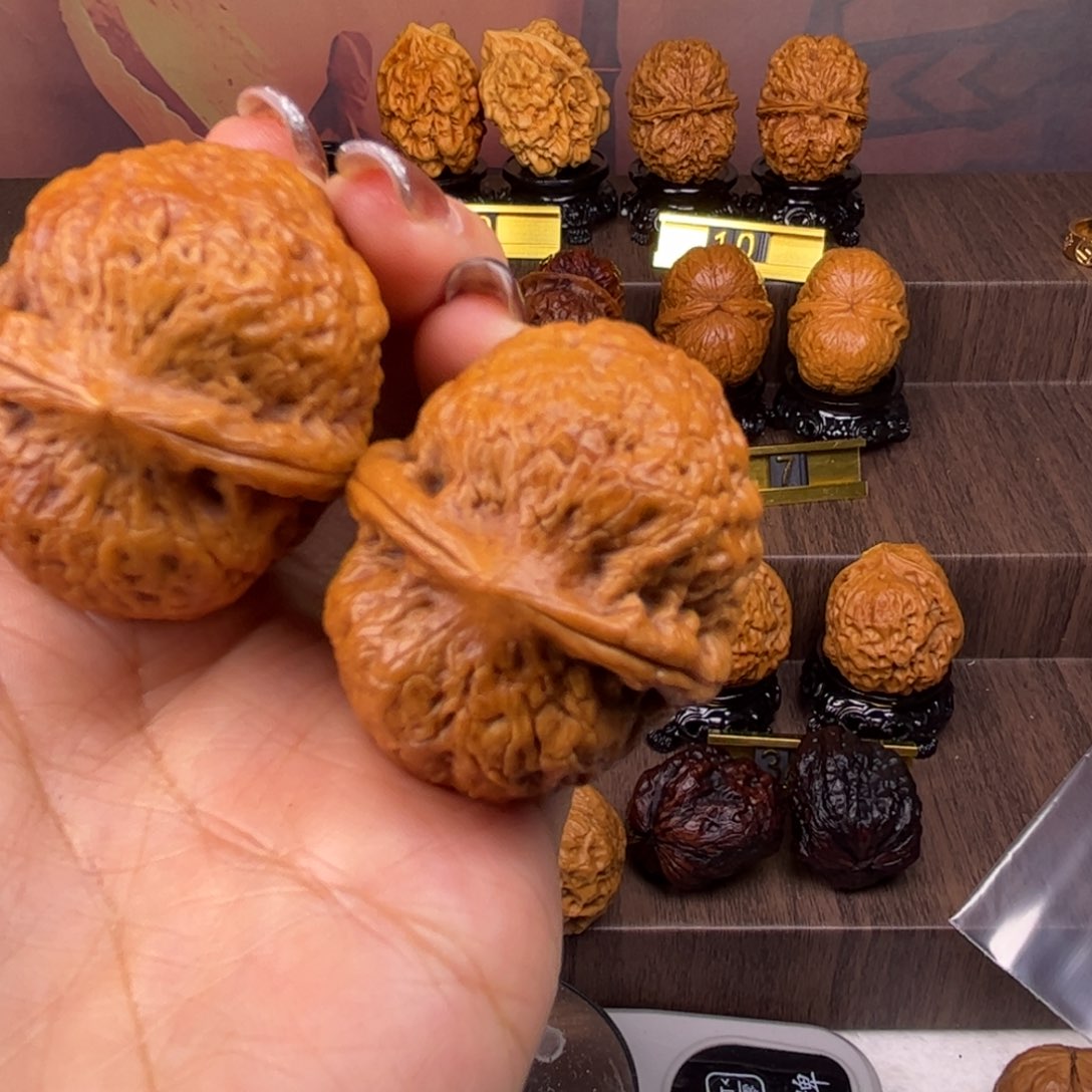 把件文玩核桃密纹绣球