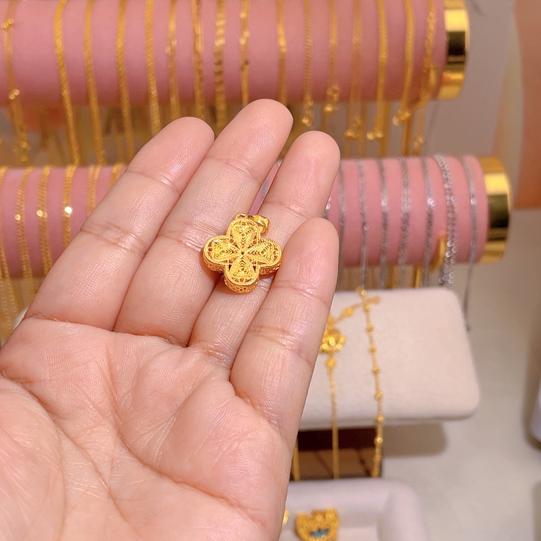 宿***聊露———-四叶草吊坠