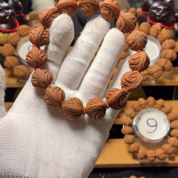 郑***输吊坠文玩核桃红魔爆肚桃核手串