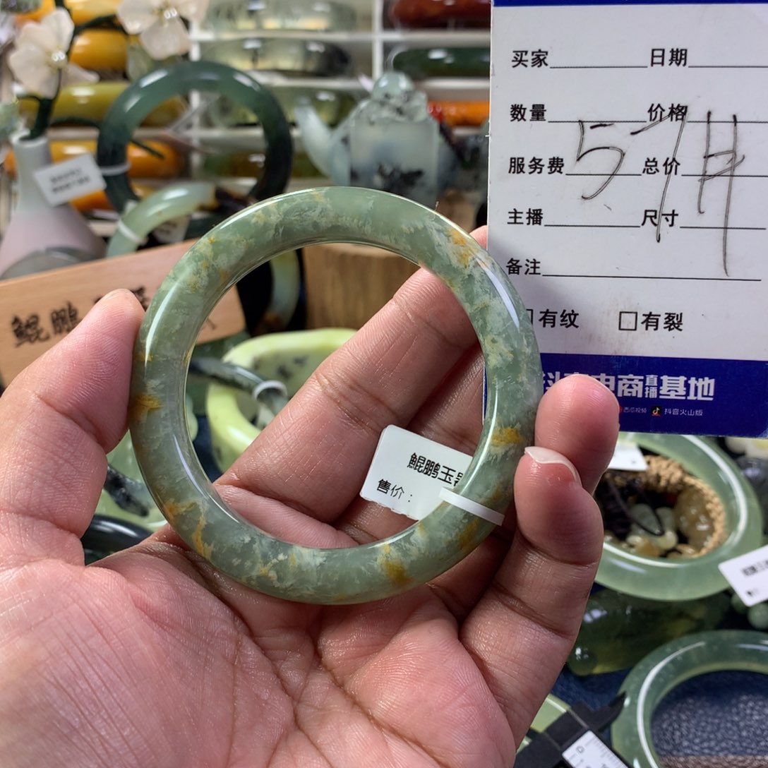 蛇纹石玉手镯未镶嵌