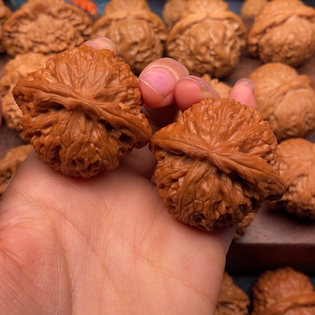 文玩核桃吊坠43山地宫灯，粗棱大肚红皮