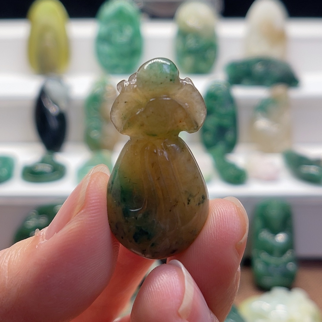 独山玉未镶嵌颈饰