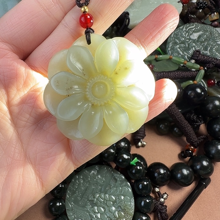 和田玉颈饰未镶嵌