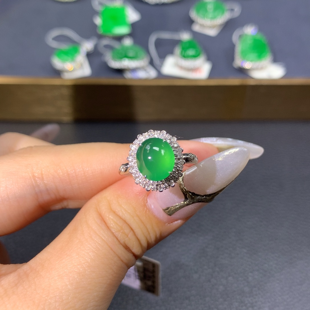 翡翠戒指18K金镶嵌翡翠