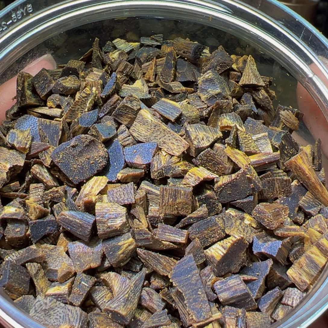 沉香手把件孙***@沉香奇楠糖结沉水碎料100克（分2瓶）