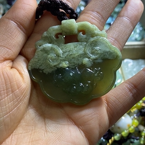 岫玉颈饰未镶嵌挂件