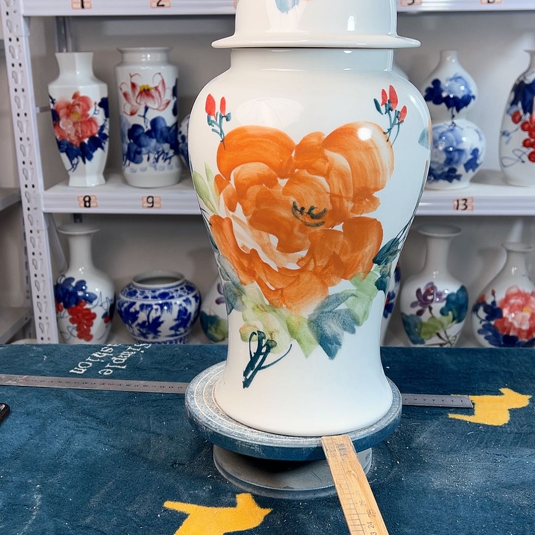 摆件景德镇陶瓷将黄牡