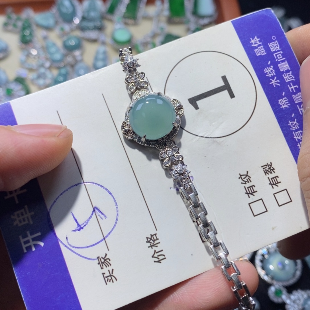 翡翠未镶嵌颈饰翡翠