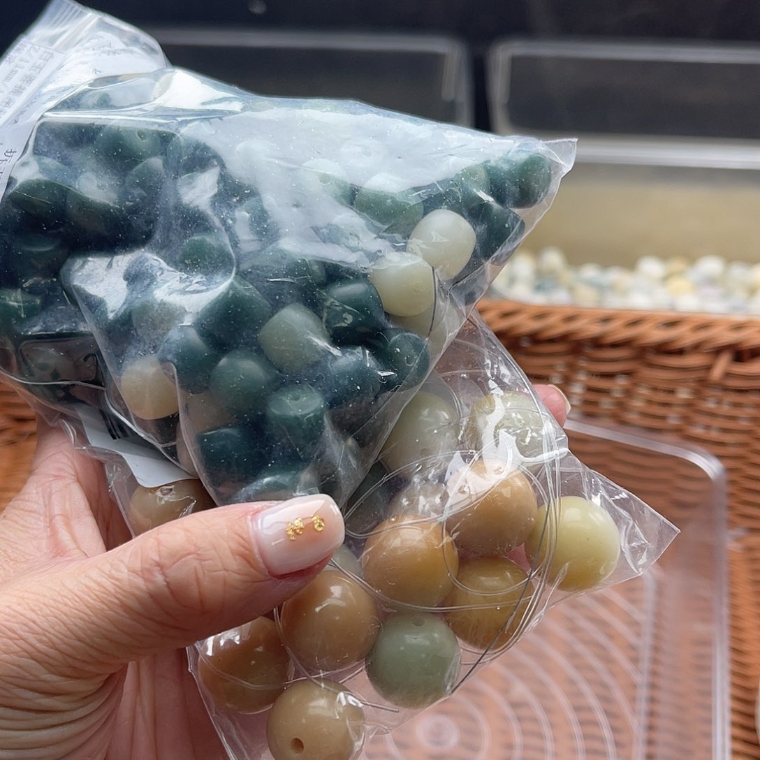 白玉菩提吊坠A/11mm/130颗锅底