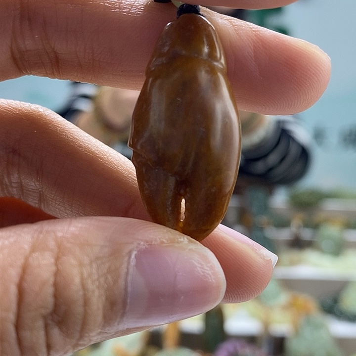 透闪石质玉挂件未镶嵌