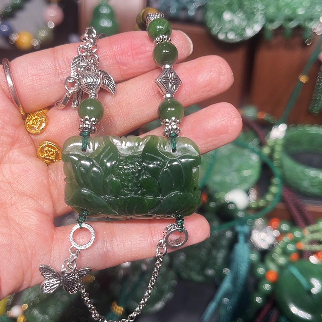 颈饰未镶嵌和田玉（糖玉）