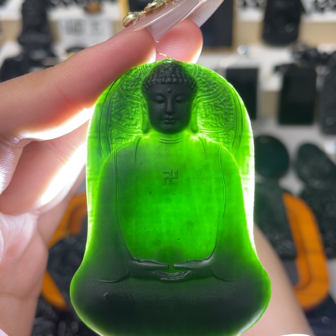周***害未镶嵌蛇纹石玉吊坠