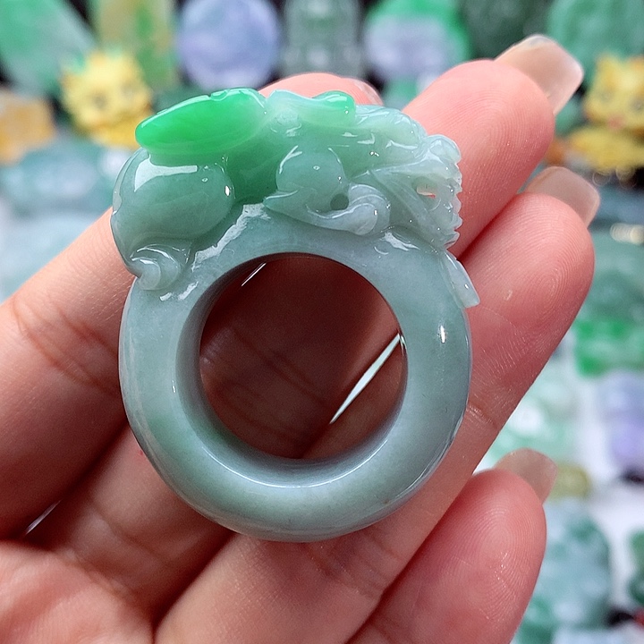 翡翠颈饰未镶嵌你***子翡翠