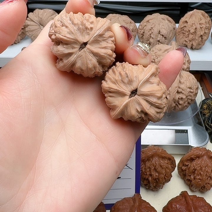 文玩核桃吊坠36全品赤龙鸡心