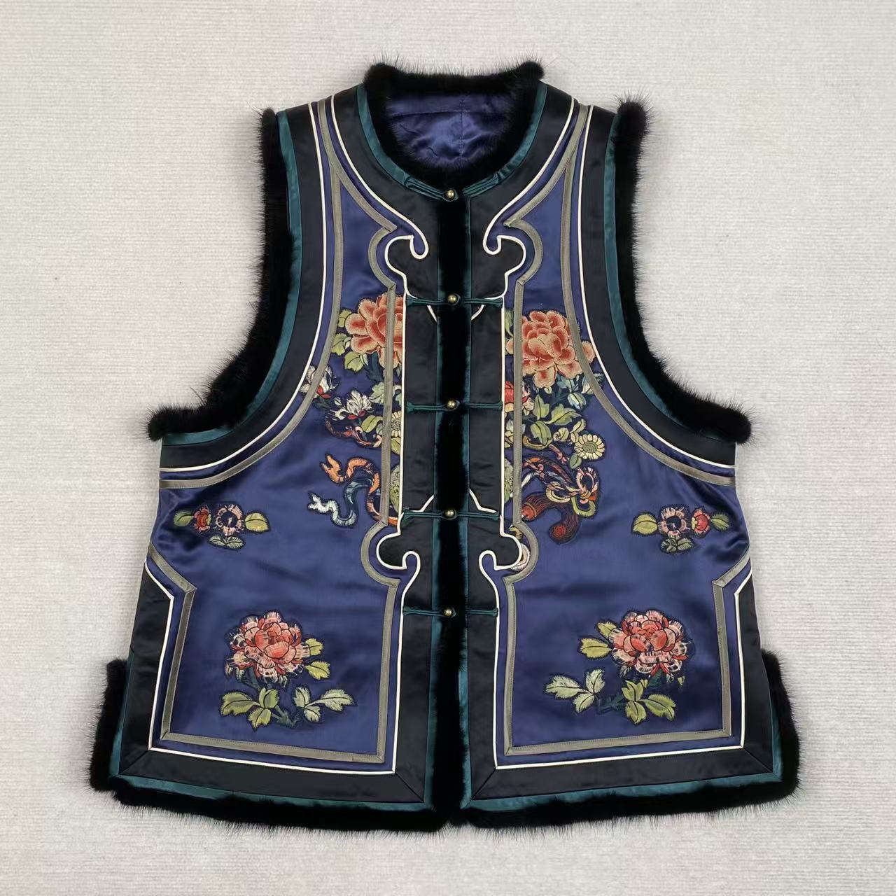 云饰图腾原创新中式国风女装 冬季重工刺绣保暖夹棉貂毛对开马甲