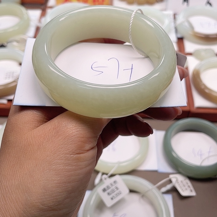 未镶嵌手镯和田玉