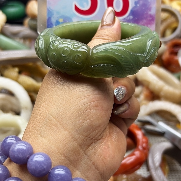 未镶嵌手镯石英岩玉