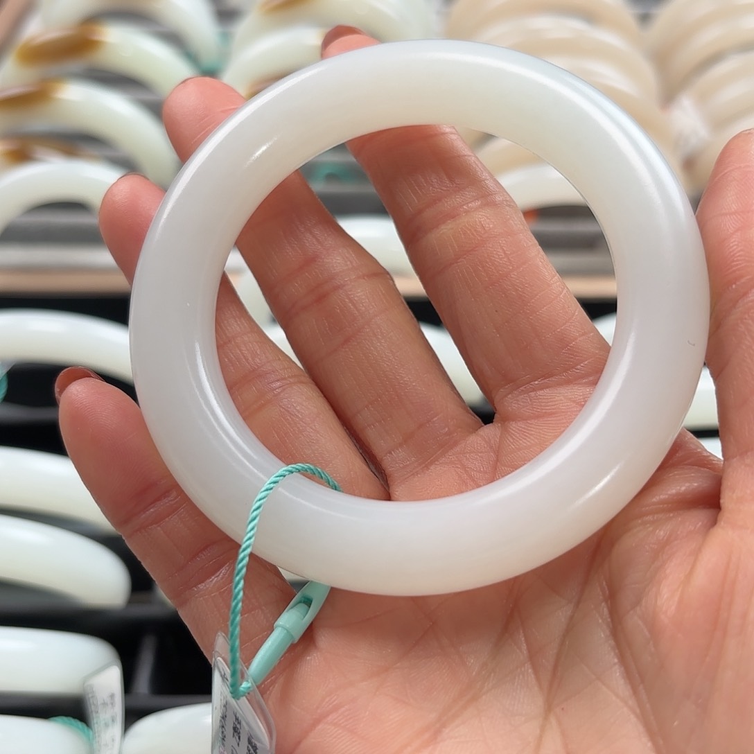 和田玉手镯57未镶嵌L*?