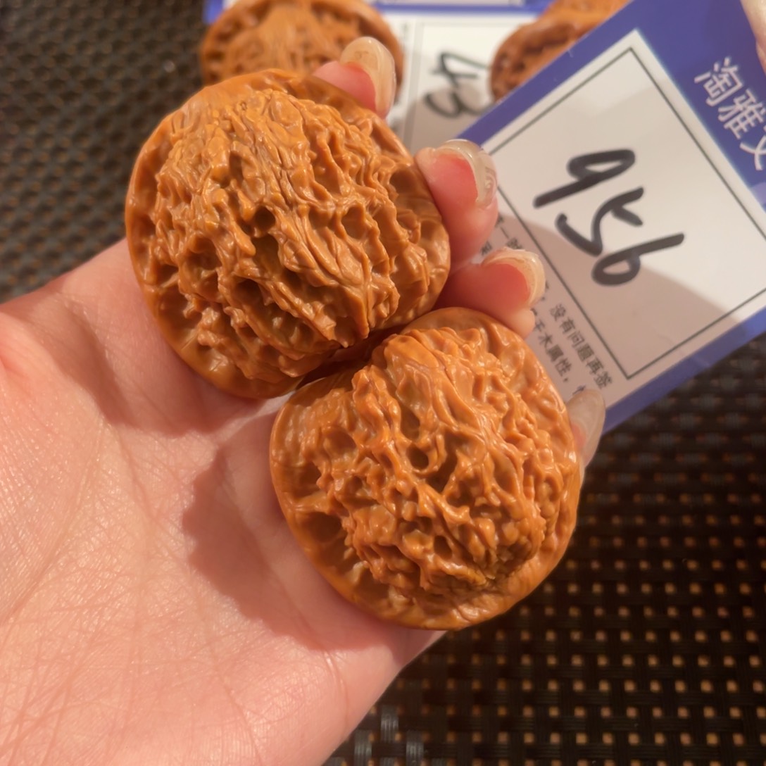 文玩核桃把件956号40尺红狮子