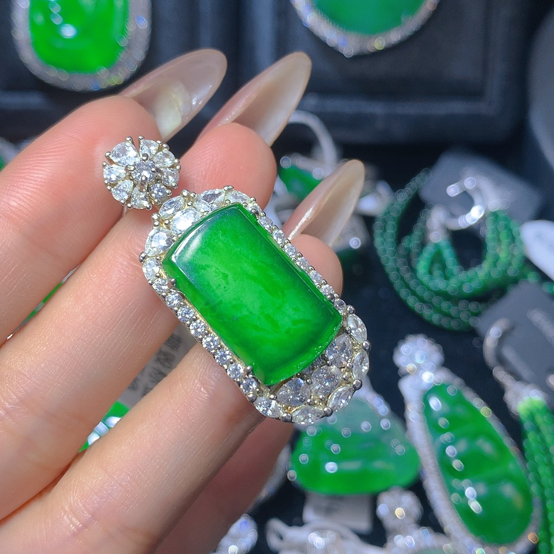 翡翠颈饰银S925镶嵌翡翠