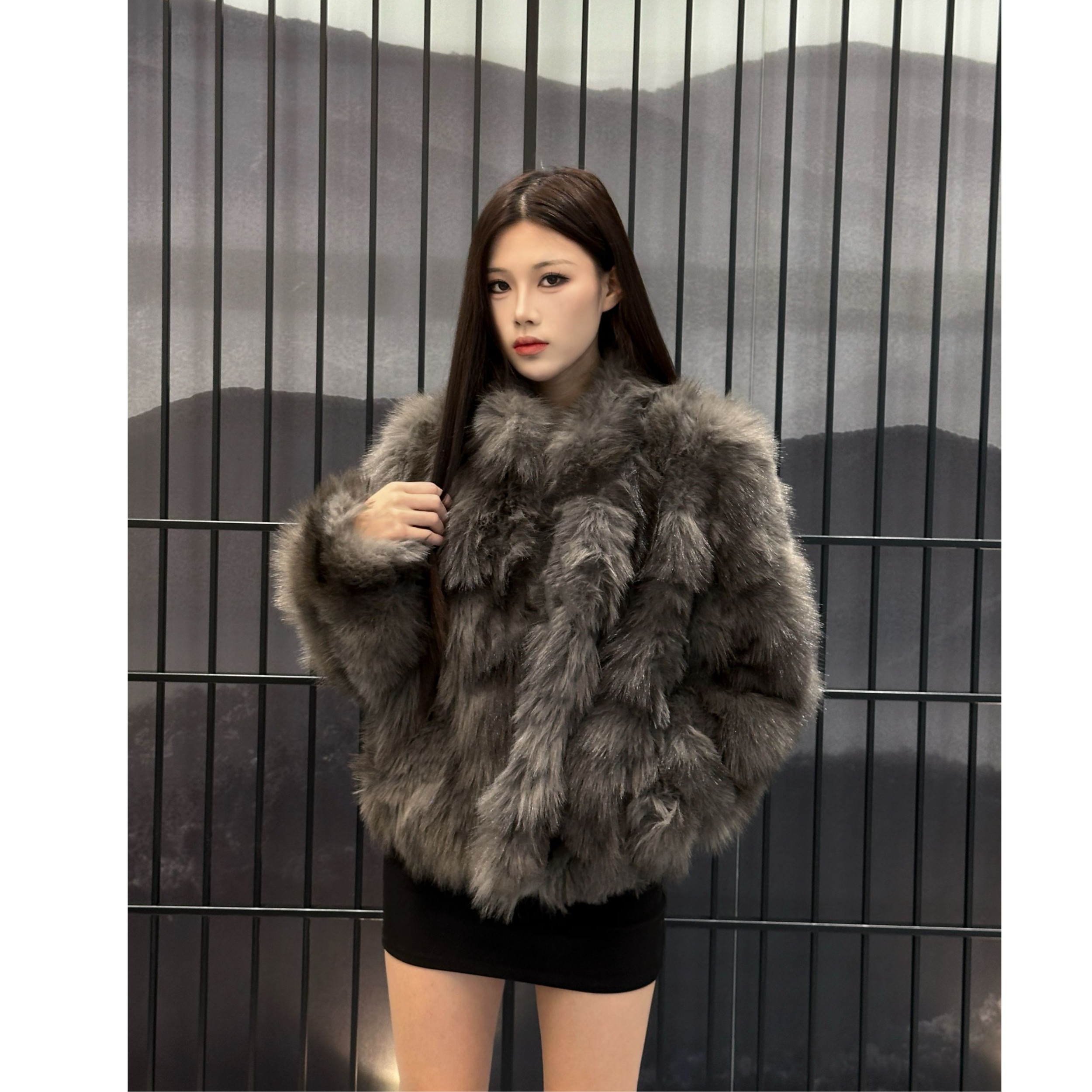 【哩哩】布鲁克可可/仿狐狸毛立领染色时髦冬季新款短款毛毛外套