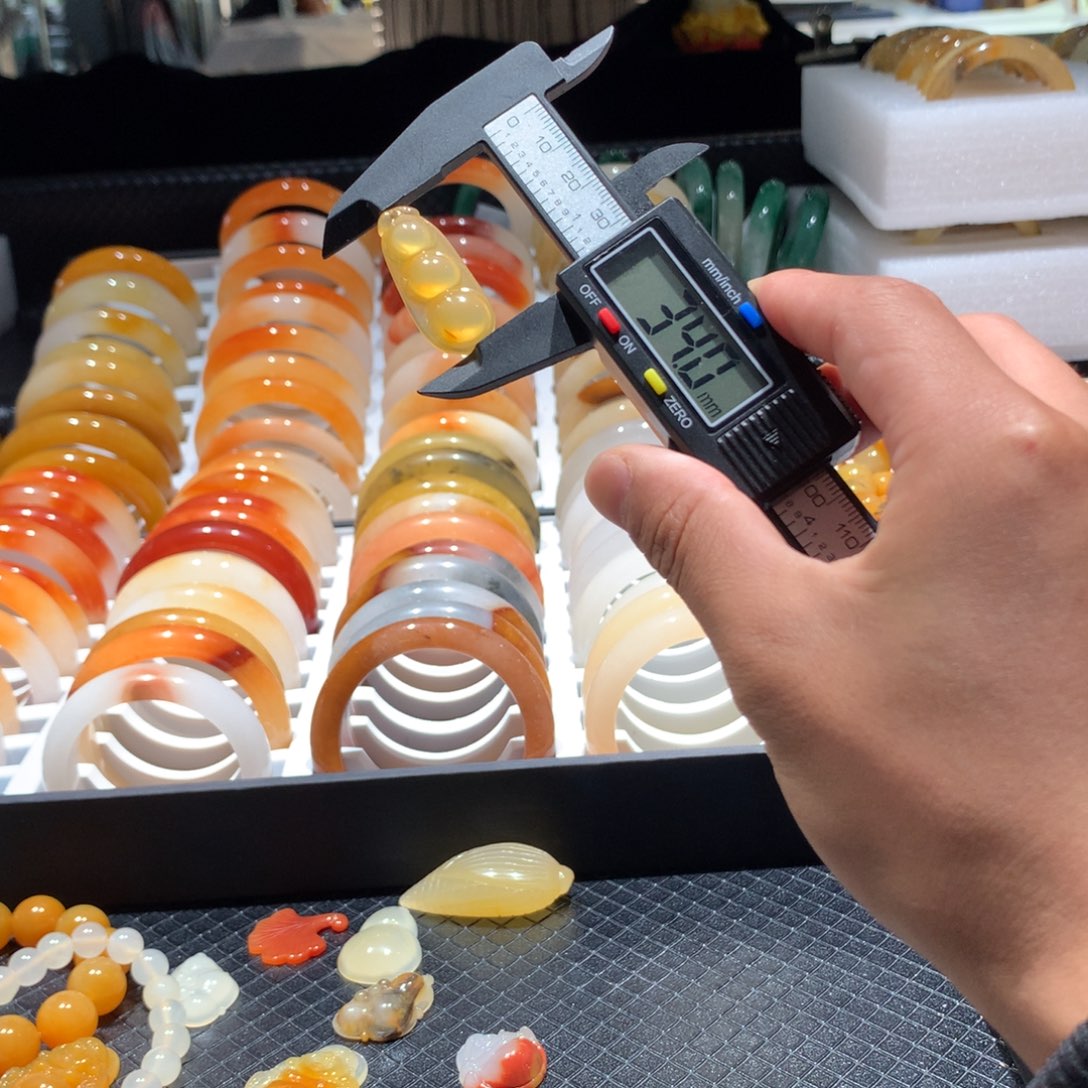 未镶嵌手镯石英质玉