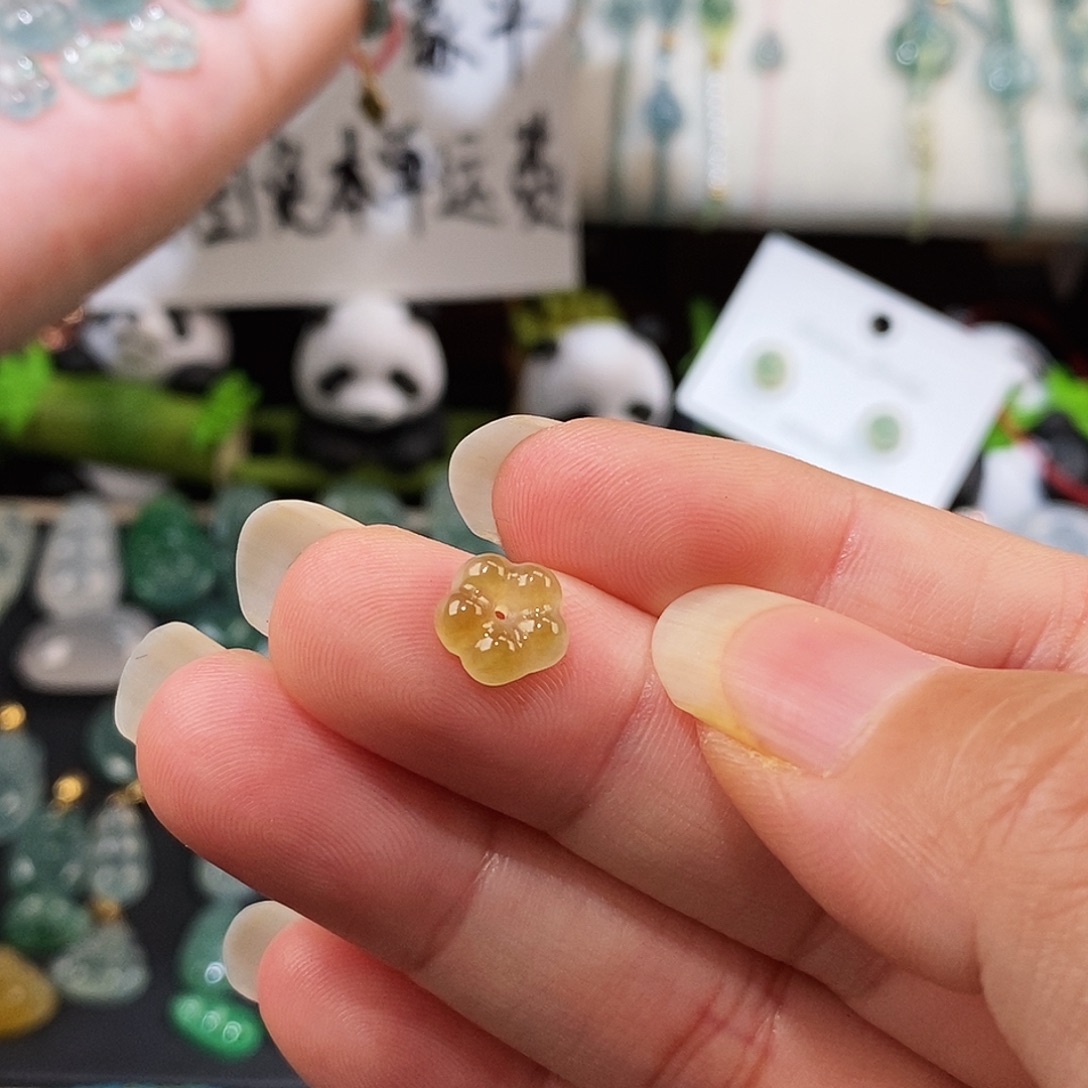 ღ***ꫛ翡翠未镶嵌颈饰冰种黄花