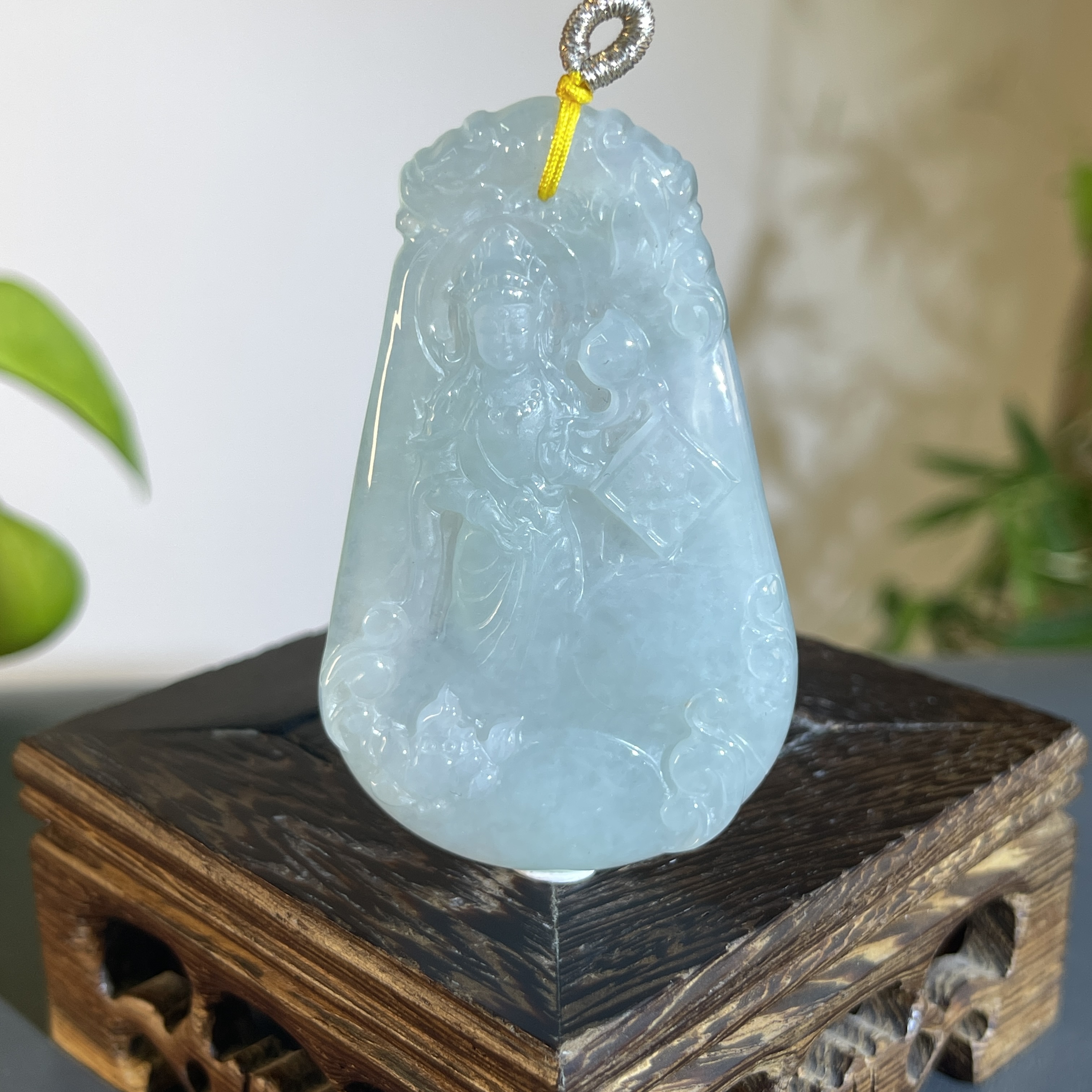 JTB26-109   天然缅甸A货翡翠 持莲观音