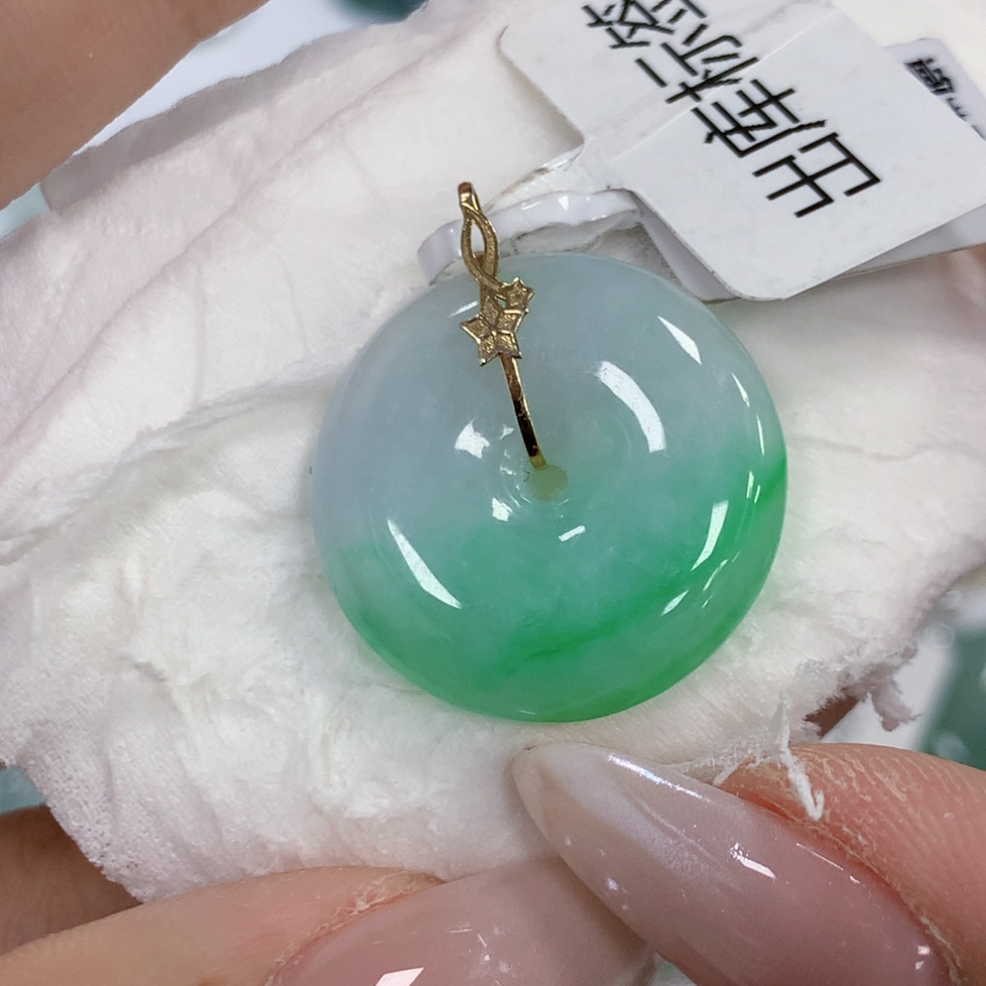 颈饰18K金镶嵌翡翠