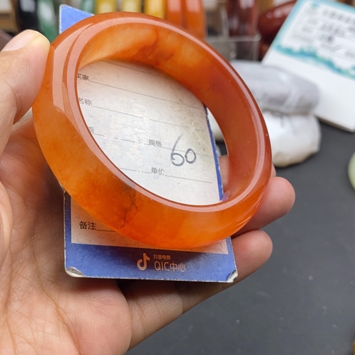 未镶嵌手镯石英质玉