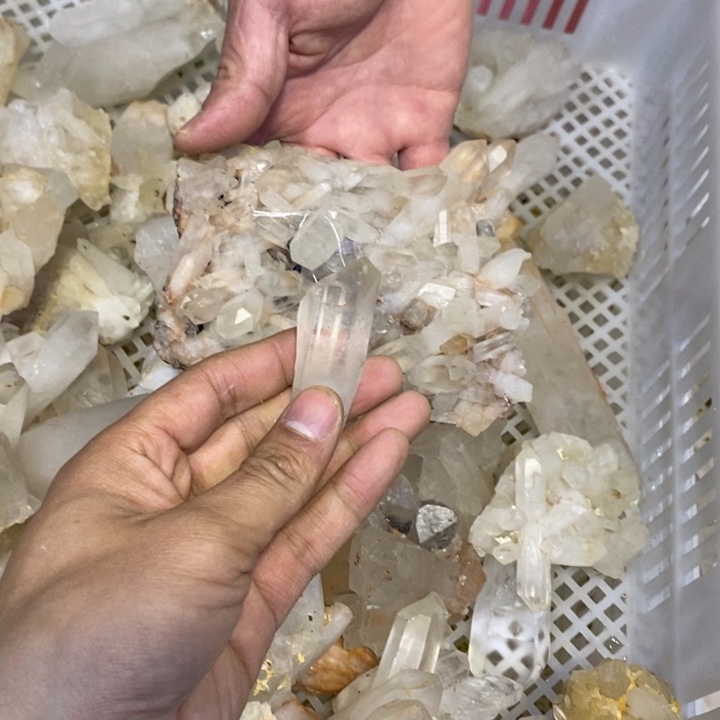 水晶水晶原石摆件未镶嵌转****?